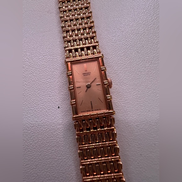 Vtg Seiko Ladies 12mm Watch Gold Tone Tank Gold Dial 6.75" - Picture 2 of 5